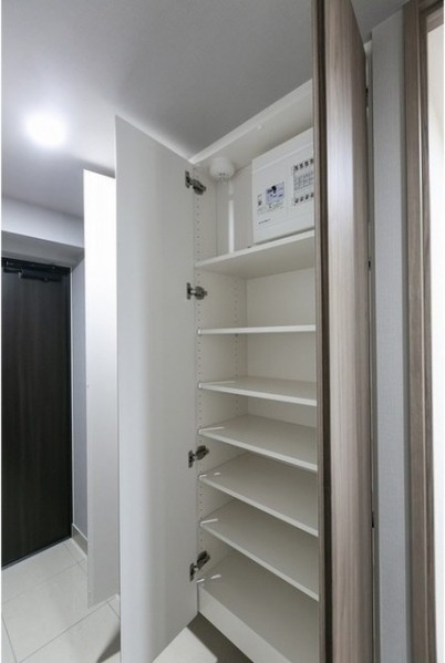 玄関　シューズボックス付きの玄関です♪