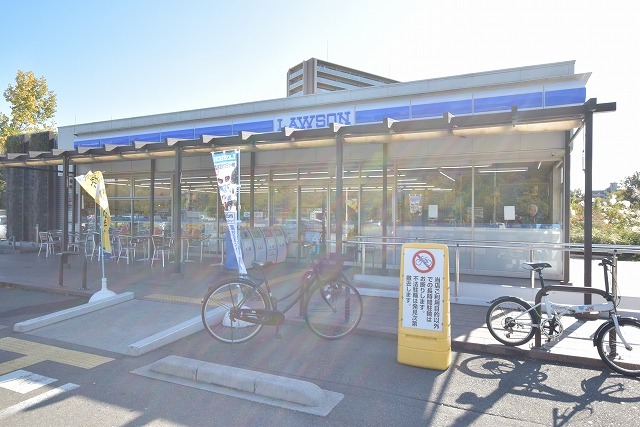 コンビニ　ローソン　門真南駅前店（コンビニ）まで703m