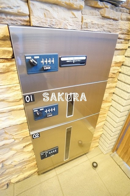 その他共有部分　外出の多い方でも安心の宅配ボックス付き♪