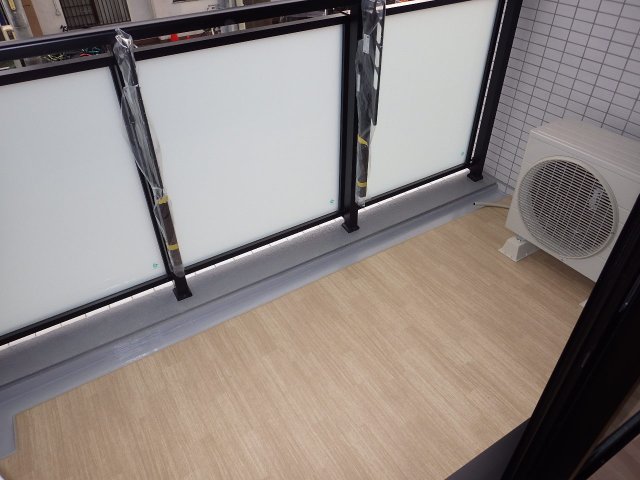 玄関　※202号室の写真です