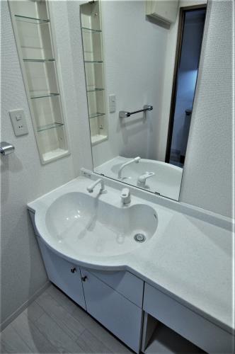 洗面設備　※別部屋の参考写真です。