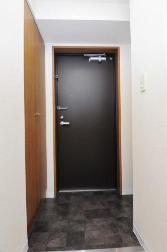 玄関　※別部屋の参考写真です。