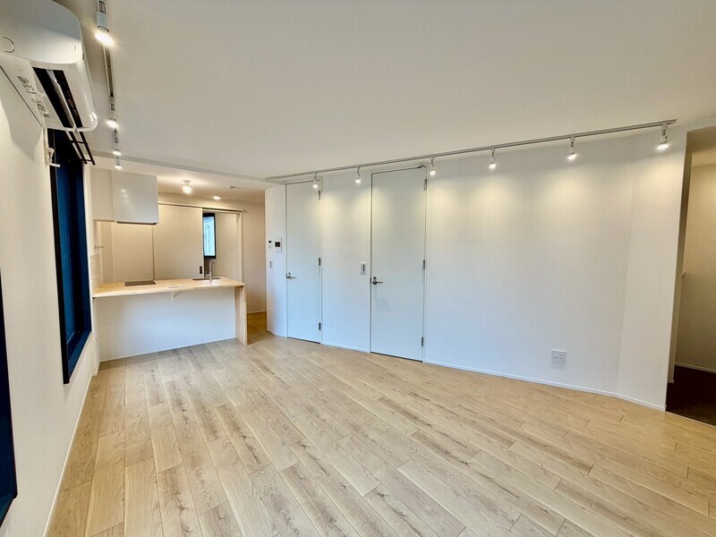 その他部屋・スペース　明るい床材がお部屋をより広く見せます