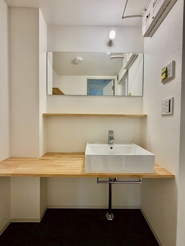 洗面設備　シンプルで清潔感のある雰囲気