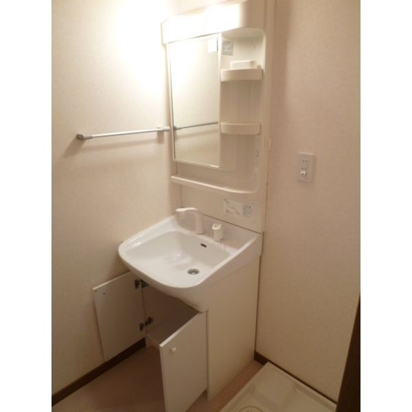 洗面設備　脱衣スペースもあります