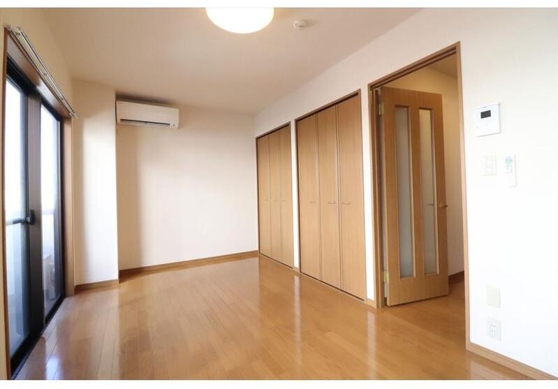 居室・リビング　開放感のあるゆったりとしたお部屋です♪