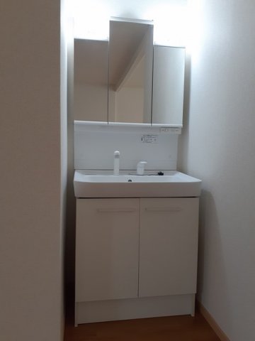 洗面設備　コンパクトで使いやすい洗面所