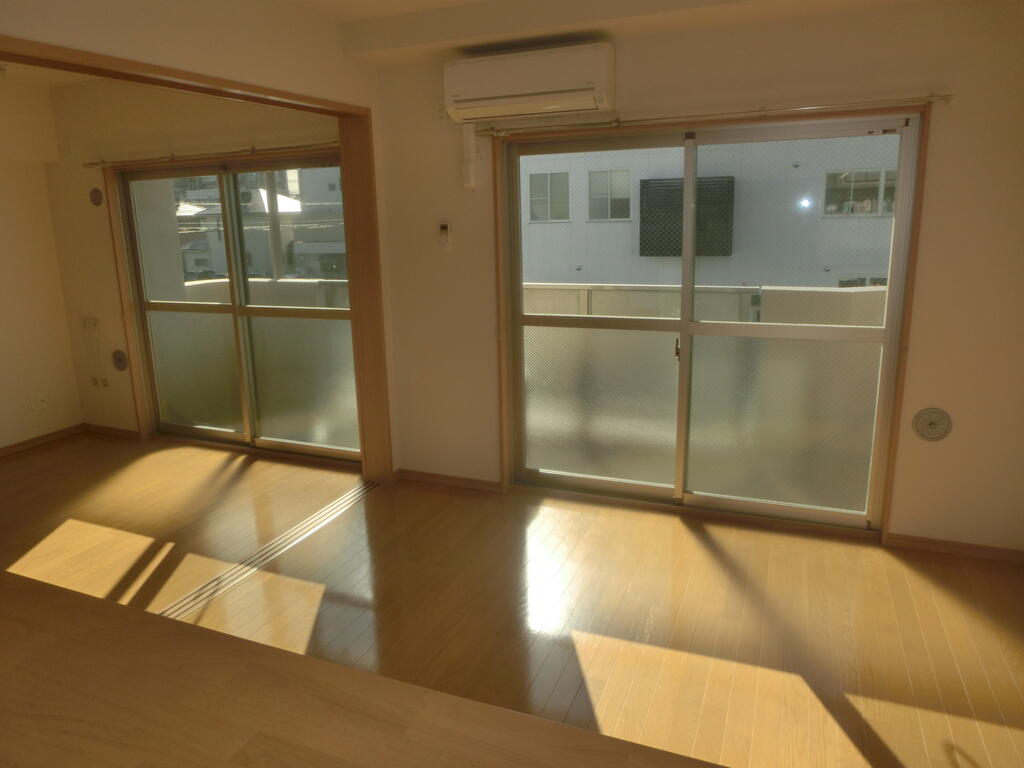 居室・リビング　LDK11帖・6帖