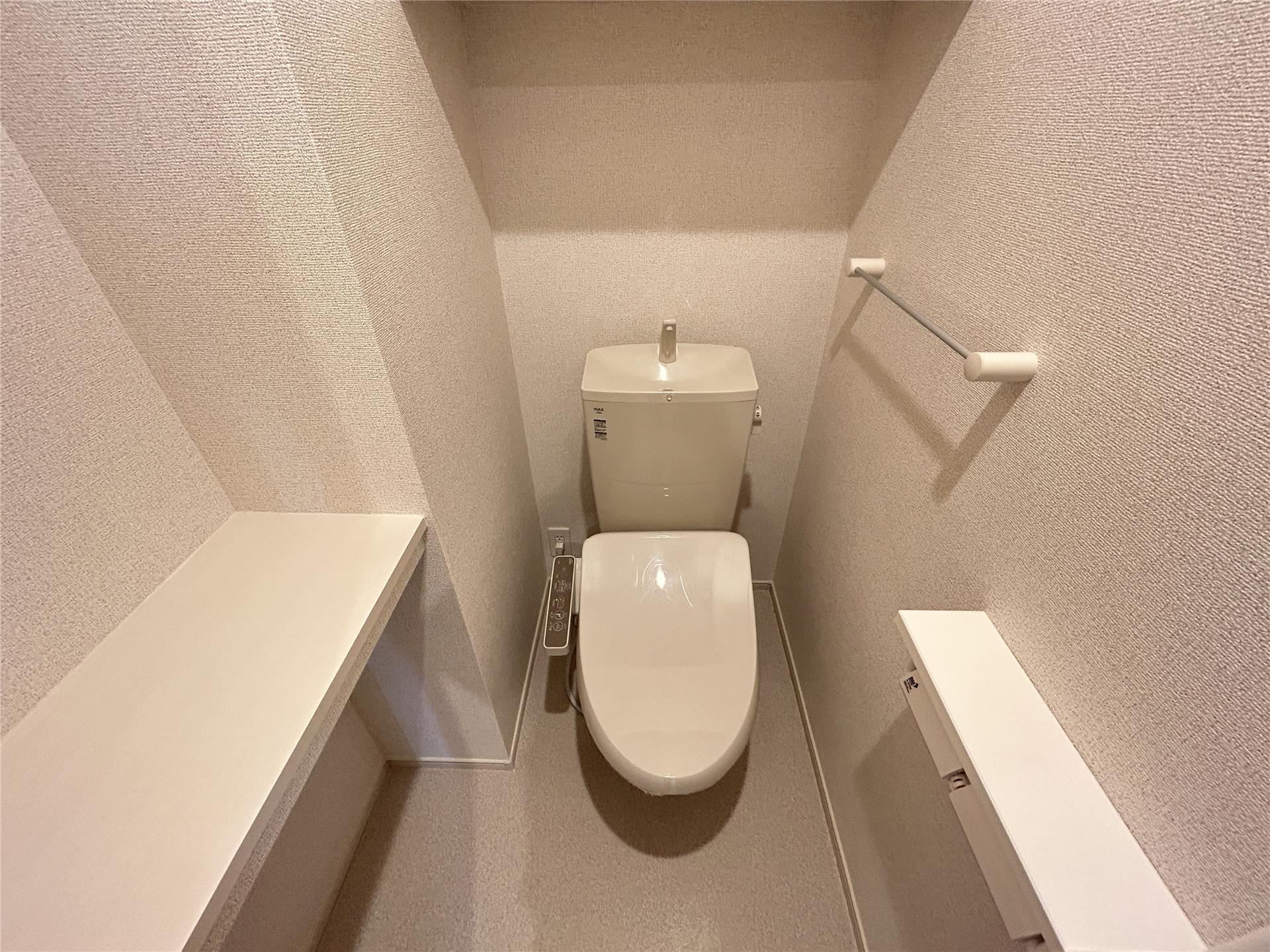 トイレ　温水洗浄便座