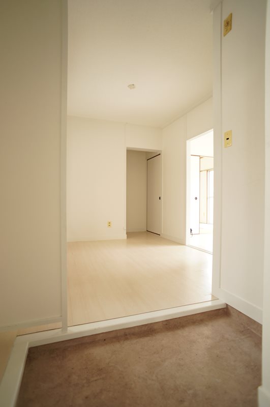 玄関　※同タイプ別号室の参考写真です