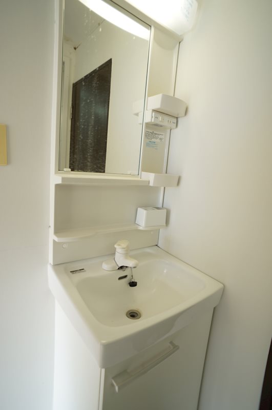 洗面設備　※同タイプ別号室の参考写真です