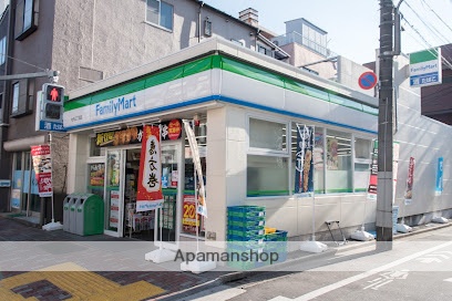 コンビニ　ファミリーマート牡丹三丁目店（コンビニ）まで310m