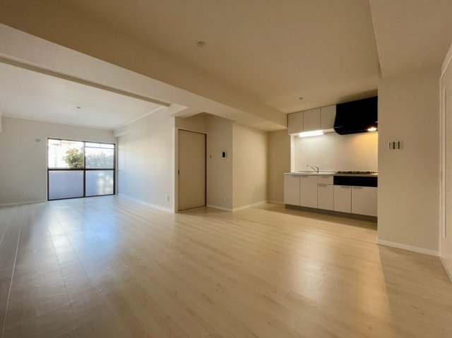 居室・リビング　こちらの居間で趣味の時間をお楽しみください