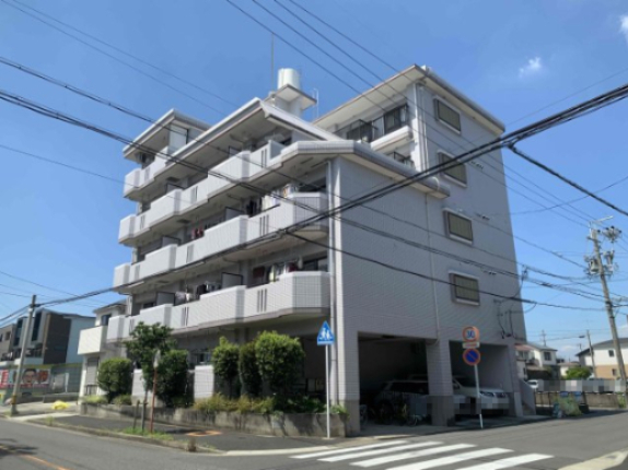 建物外観　安心の鉄筋コンクリート造ですよ☆☆