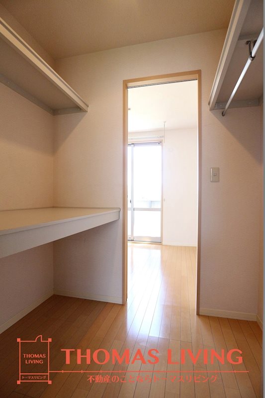 収納　ウォークスルークローゼット