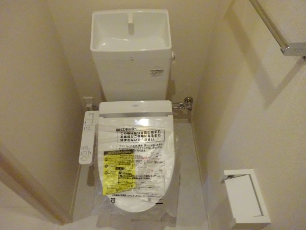 トイレ　温水シャワー付きトイレです