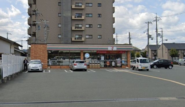 コンビニ　セブンイレブン　姫路飯田１丁目店（コンビニ）まで131m