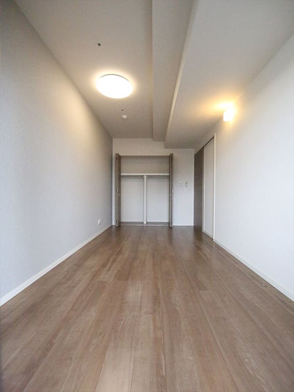 その他　洋室6.8帖　クローゼット付（収納充実してます）