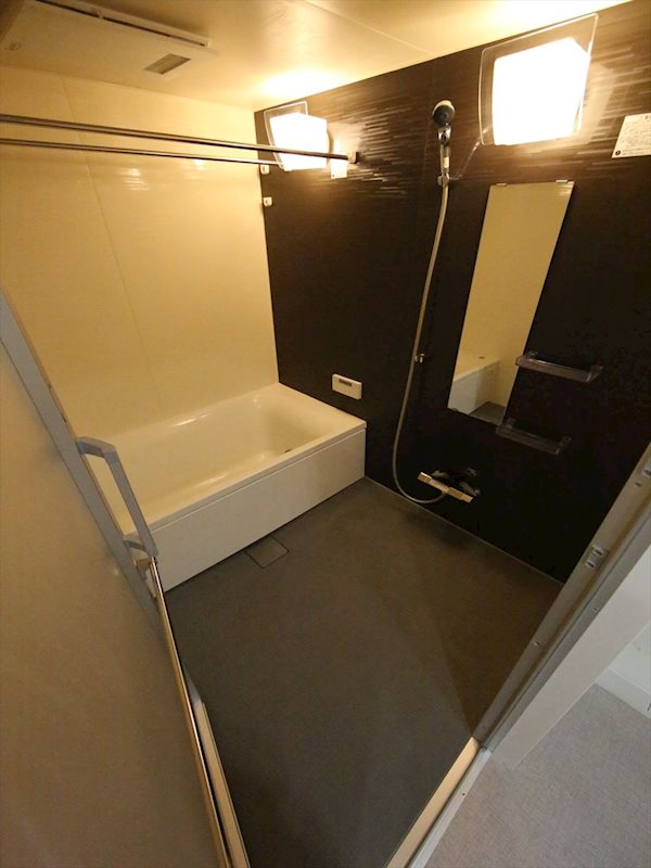 バス・シャワールーム　浴室暖房乾燥機付　追い焚き・オートバス機能付お風呂