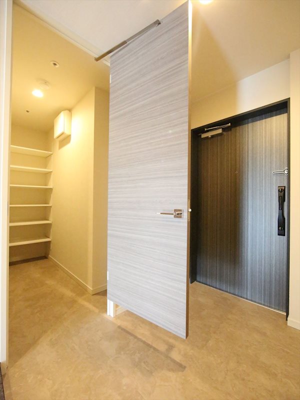 玄関　玄関　シューズボックス付（収納充実してます）