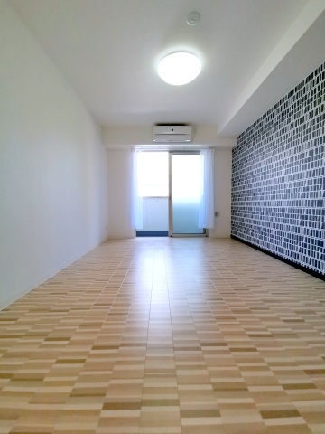 居室・リビング　ゆとりの洋室8.3帖で家具・家電付きプランあり。