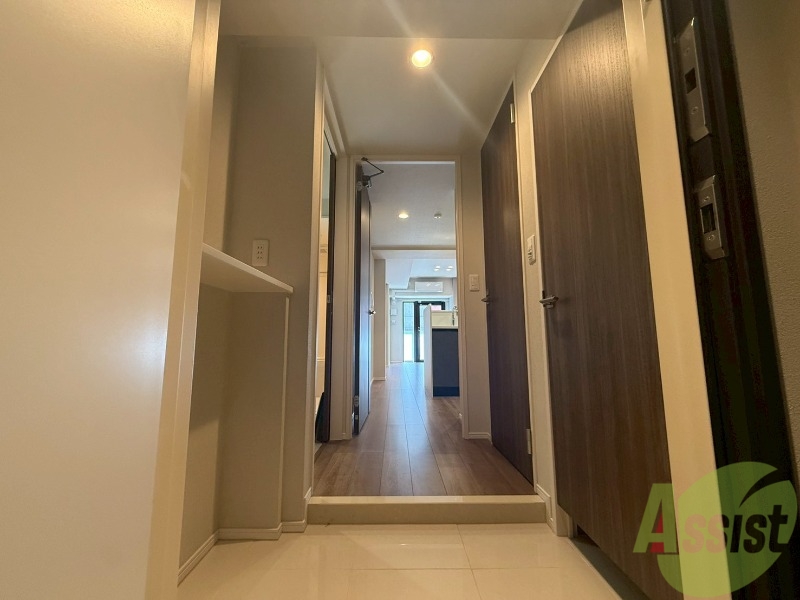 玄関　玄関から撮影しました。お部屋の明るさも伝わりますね。