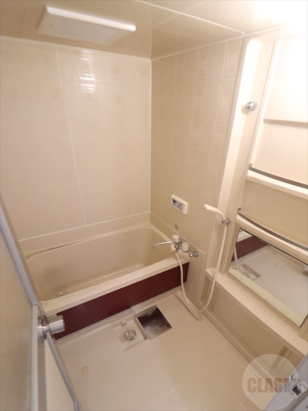 バス・シャワールーム　清潔感のあるバスルーム