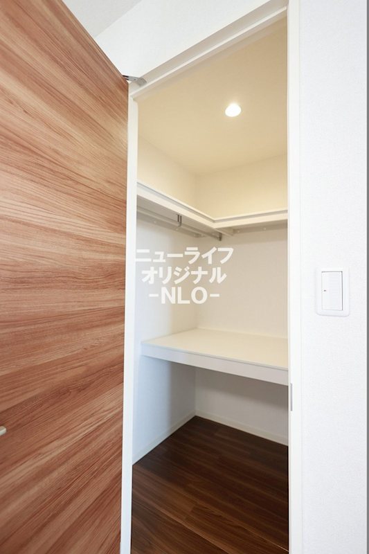 収納　布団から洋服までたくさん収納できるハンガーパイプ付きWIC☆