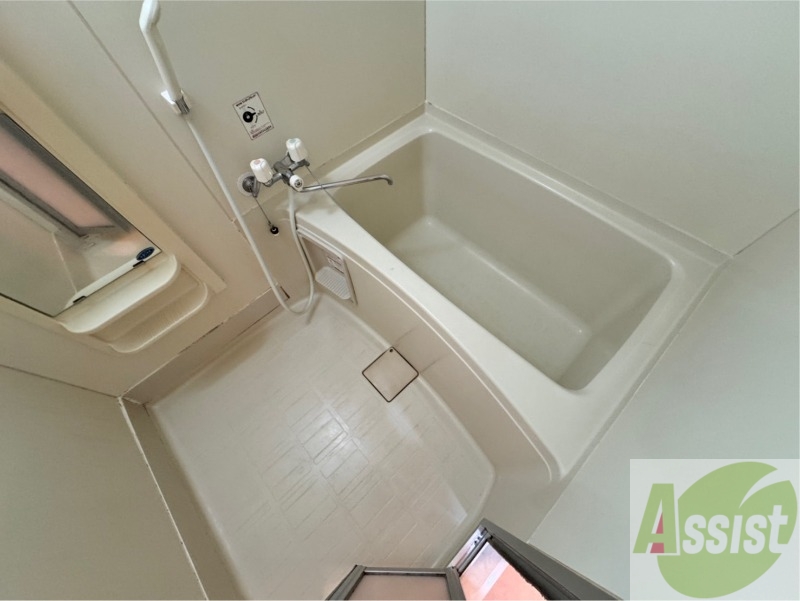 バス・シャワールーム　お風呂になります。一日の疲れを癒してくださいね。