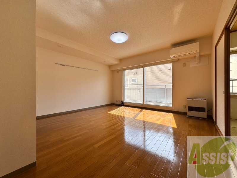 居室・リビング　広々としたリビングですね。使い勝手がよさそうですね！