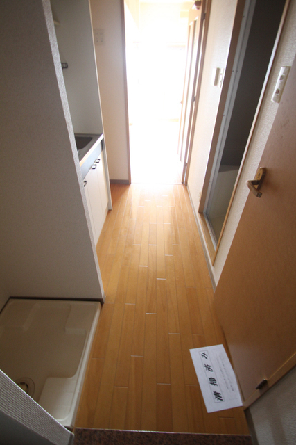 玄関　※別室の参考写真の為、現況優先です。