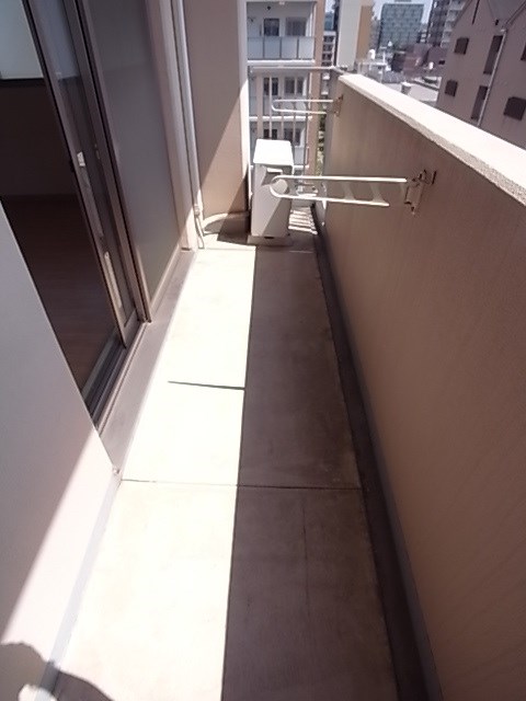 バルコニー　バルコニーからの眺めを楽しみながら食事をしませんか