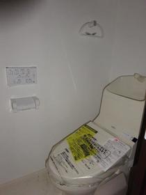 トイレ　温水洗浄便座付き♪