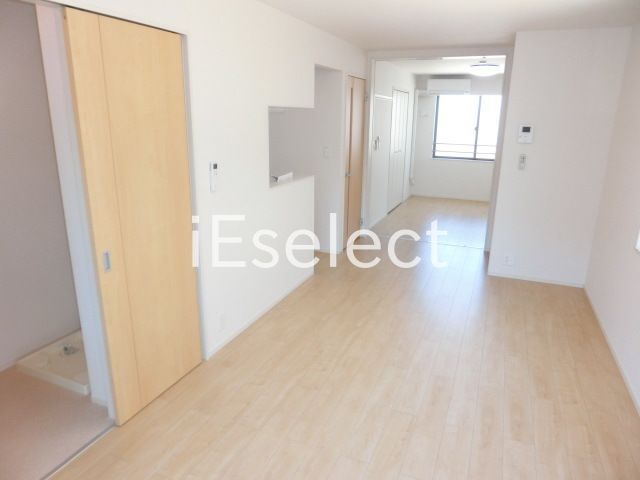 居室・リビング　洋室とリビングを繋げてもいいですね