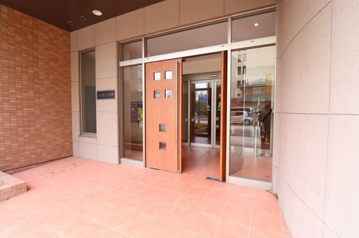 エントランス　ゆとりのあるエントランスです