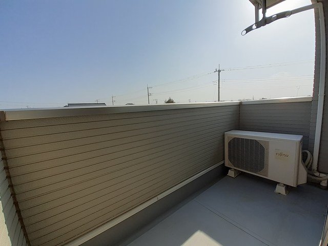 バルコニー　外からの目が気にならないバルコニーで洗濯物が干せます