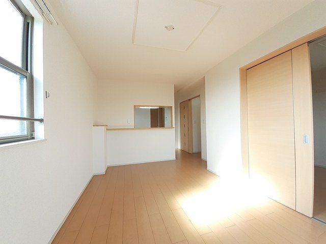 居室・リビング　こちらのリビングで趣味の時間をお楽しみください