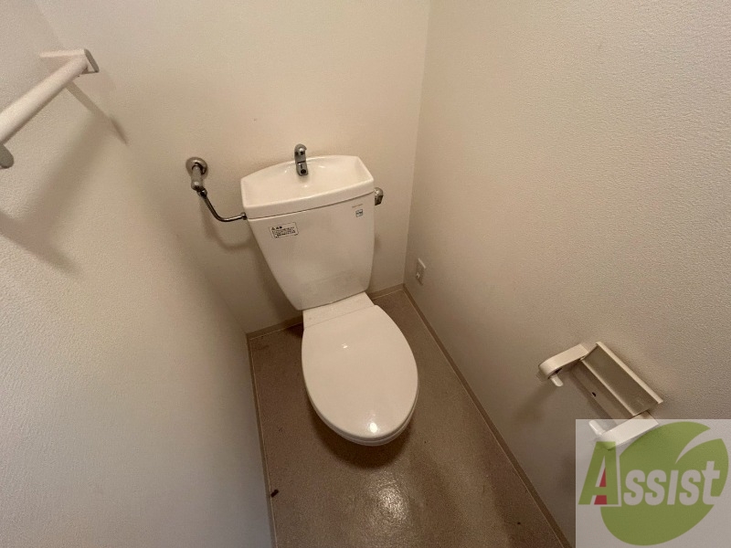 トイレ　こちらはトイレです。清潔感があり、安心して使用できます。