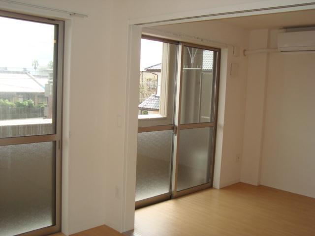 居室・リビング　室内