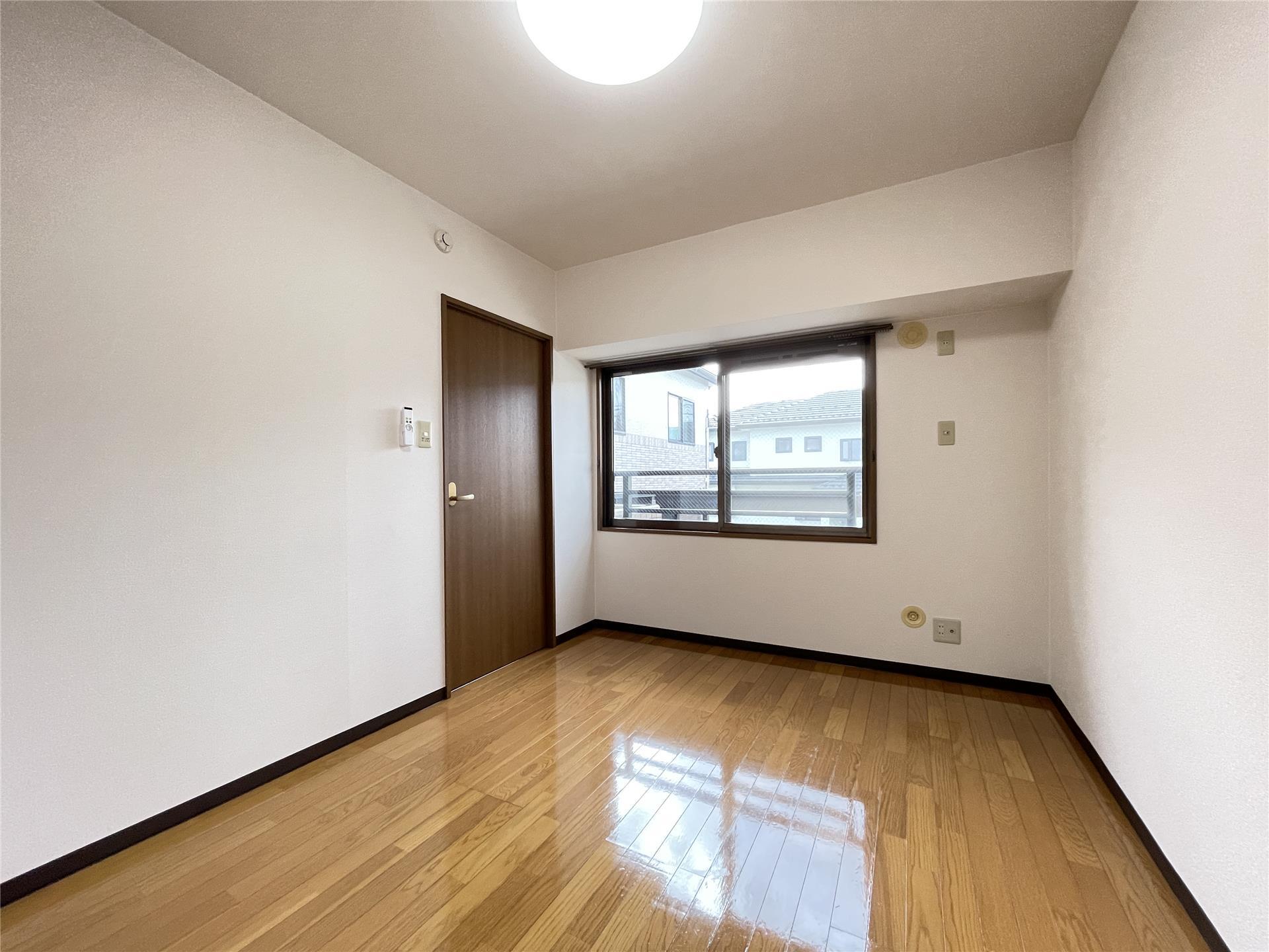 その他部屋・スペース　6.5帖の洋室です☆寝室にいかがでしょうか？