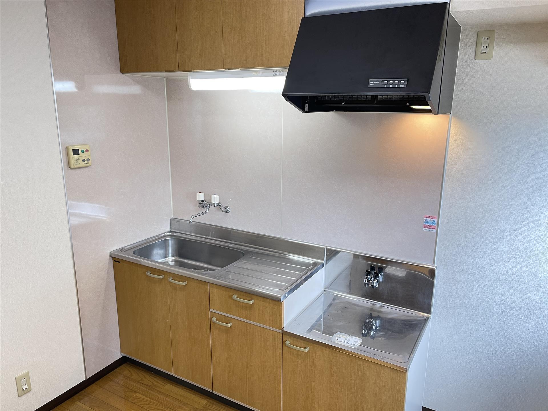 キッチン　ガスコンロ設置可♪収納スペースたっぷり♪