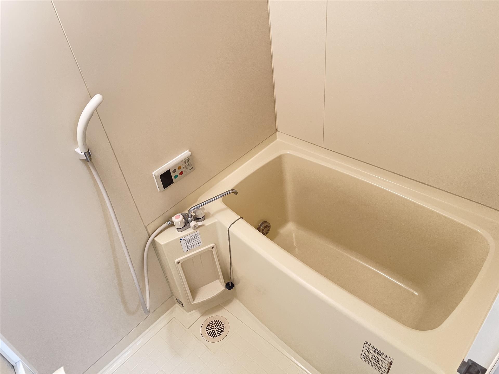 バス・シャワールーム　追い焚き付きなので、ゆっくりくつろげます♪