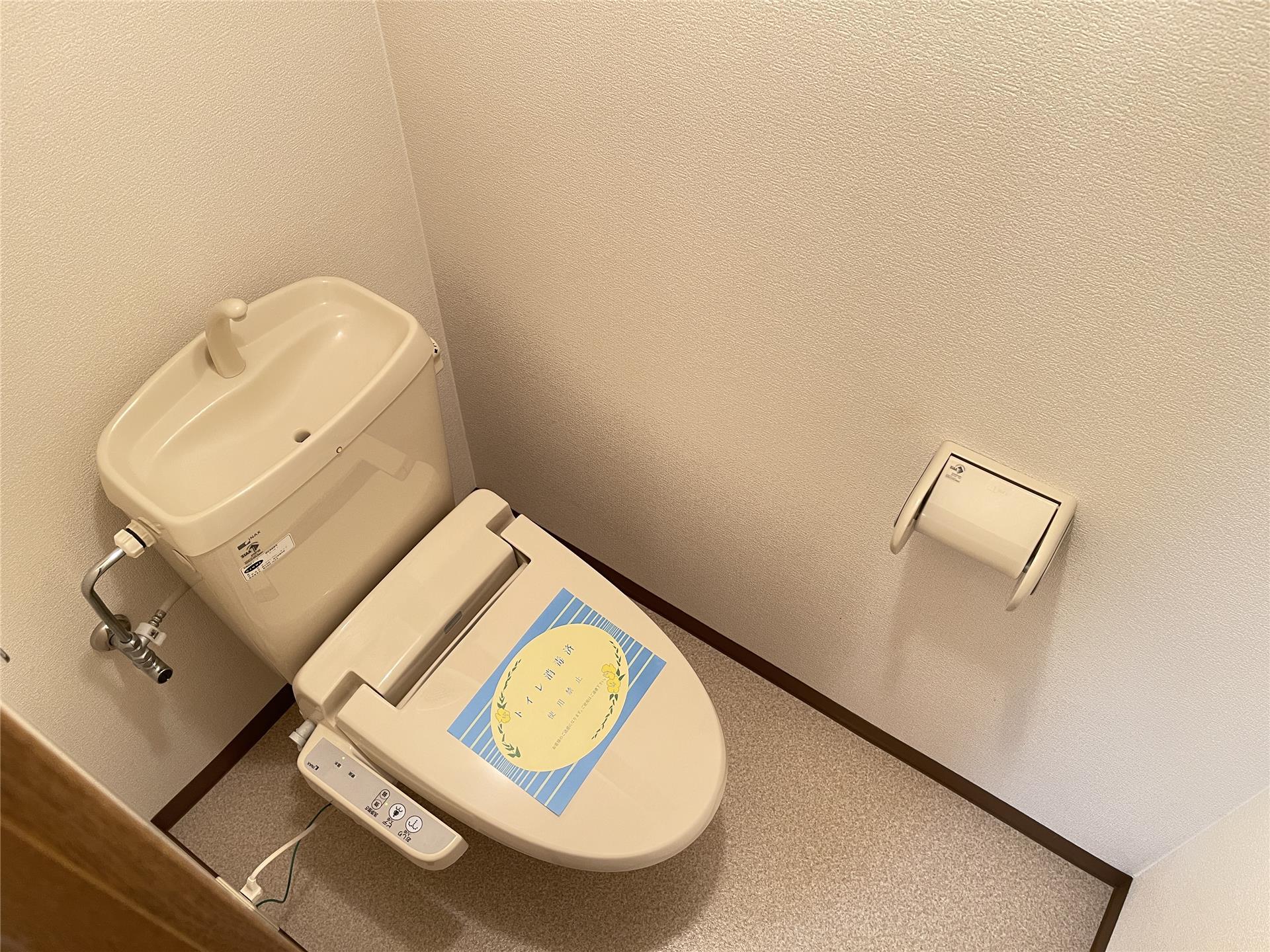 トイレ　温水洗浄便座完備です！