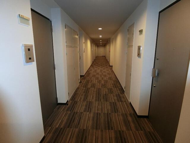その他設備　カーペット敷き内廊下仕様