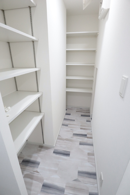 ロビー　★個性的なエントランスとなっております★