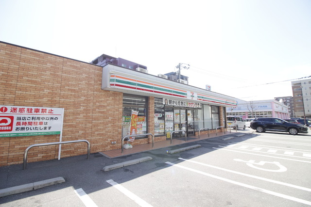 コンビニ　セブンイレブン姪浜インター店（コンビニ）まで500m
