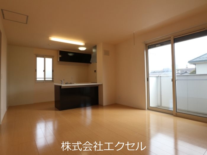 居室・リビング　同建物別室画像です