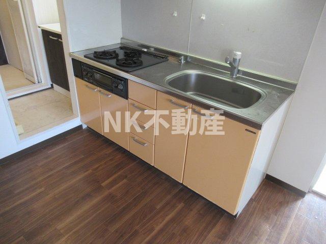 キッチン　コンパクトなキッチンで掃除もラクラク