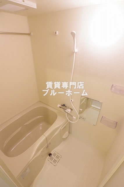 バス・シャワールーム　浴室乾燥付きバス！