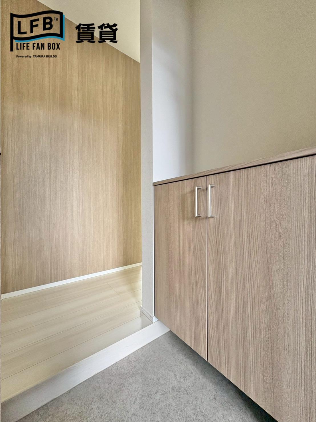 玄関　※画像は同間取り反転タイプの別部屋です。※建築途中です。